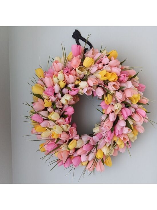 Wreath Flippers Other - Wreath Flippers Handcrafted 14" Bright Spring Tulip Wreath
